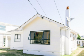 Mount Beach House, 40 sec from the beach